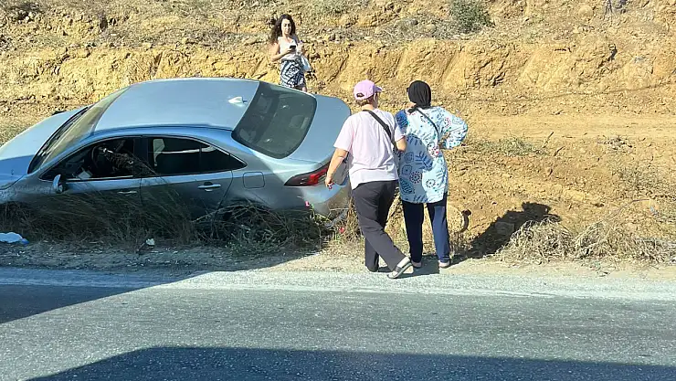 Çarpışan otomobil şarampole düştü !