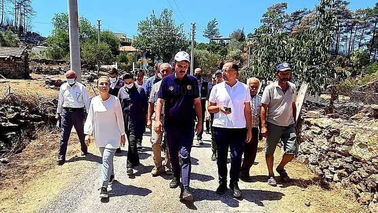 Çevre ve Şehircilik Bakanı Kurum, Marmaris'te yangından etkilenen mahallelerde inceleme yaptı