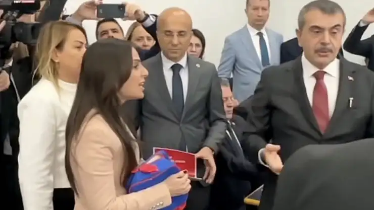 CHP Milletvekili Gizem Özcan'dan boş beslenme çantası tepkisi