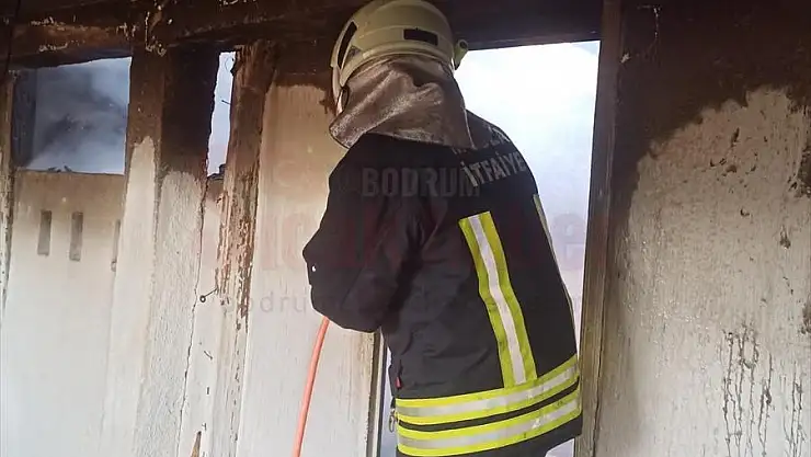 Çıkan yangında 2 kişi yaralandı...