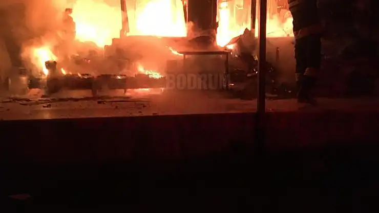 Çıkan Yangında Ev Kullanılamaz Hale Geldi
