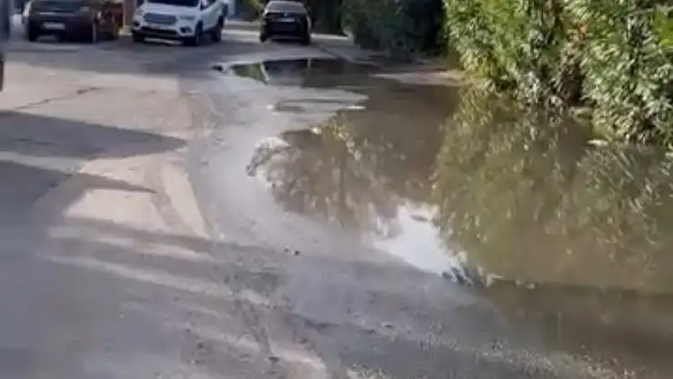 Çocuk parkı yanında kanalizasyon kabusu !