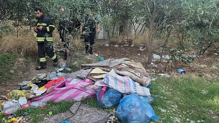 Çöplüğe dönen evlerde yangın paniği