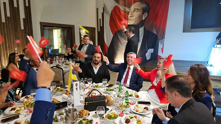 Cumhuriyet coşkusu, Fenerbahçe sevdasıyla birleşti