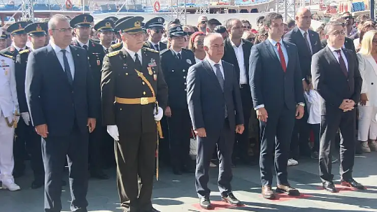 Cumhuriyet Kutlamaları Çelenk Töreni İle Başladı