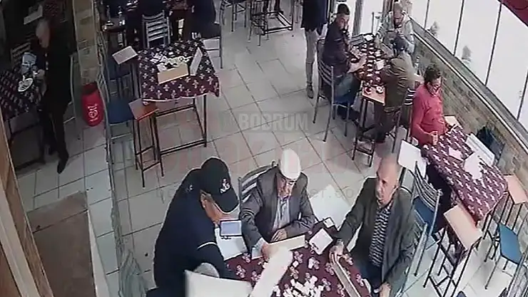 Dedelerin Okey Masasındaki Taş Kavgası Kıraathaneyi Karıştırdı