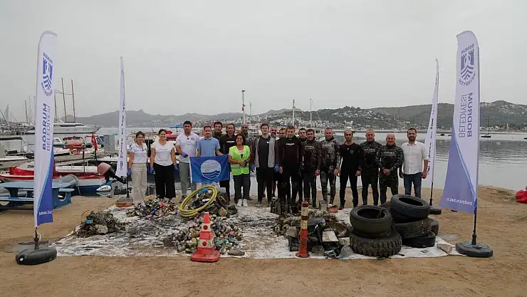 Denizden Yaklaşık 2,5 Ton Atık Çıkarıldı