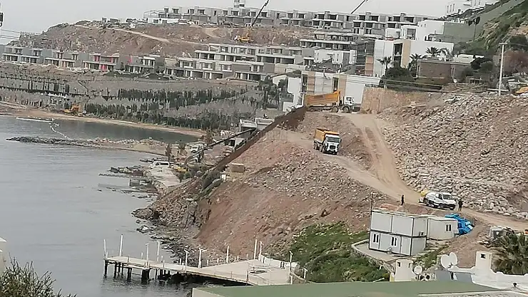 Denize Döktükleri Hafriyatı Kaldırıyorlar