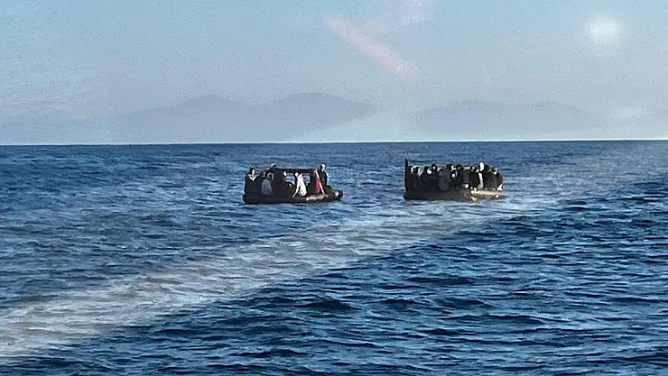 Denizin Ortasında Bıraktılar