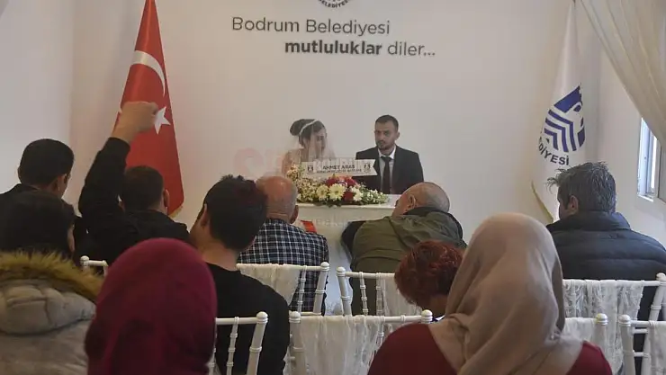 DEPREMDE TÜM HAZIRLIKLARINI KAYBEDEN ÇİFT BODRUM'DA EVLENDİ