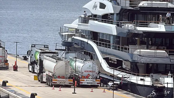 Dev Yat Solandge Bodrum'da Yakıt İkmalinde: Tam 128 Ton!'