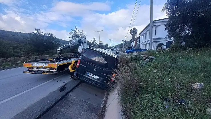 DİREKSİYON BAŞINDA DALINCA KAZA YAPTI