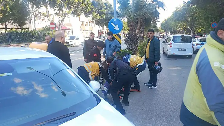 Dönüş Yapan Araca Çarpmamak İçin Düşüp Yaralandı