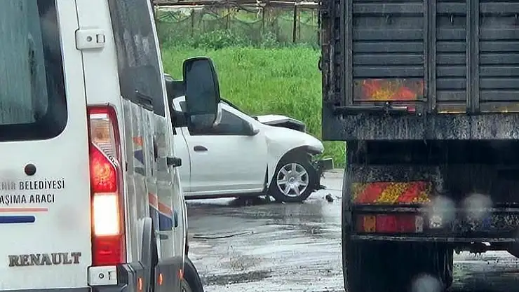 Dörttepe'de Kafa Kafaya Çarpışma: 1 Ağır, 5 Yaralı
