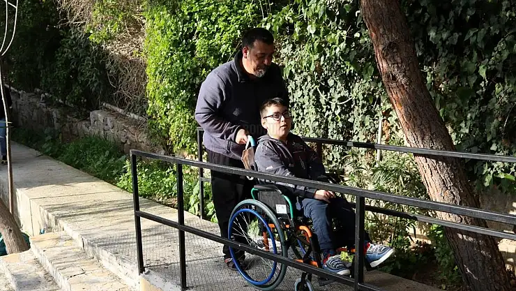 DORUK BURGAZ, TEKERLEKLİ SANDALYESİNE KAVUŞTU