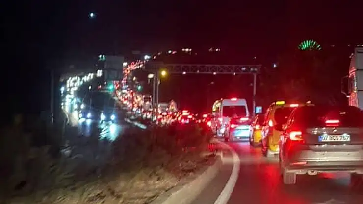 Dünyanın gözbebeği Bodrum'da trafik yoğunluğu: kilometrelerce araç kuyruğu