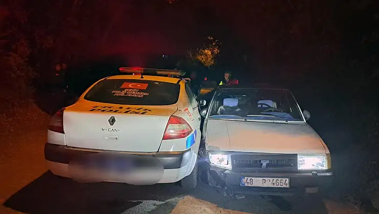 Dur İhtarına Uymayan Alkollü Sürücü Polis Aracına Çarptı