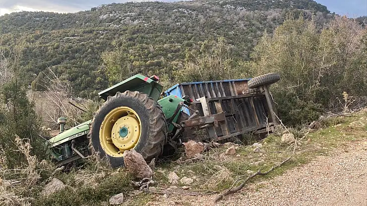 Durdurmaya çalıştığı traktörün devrilmesi sonucu altında kalan sürücü yaşamını yitirdi