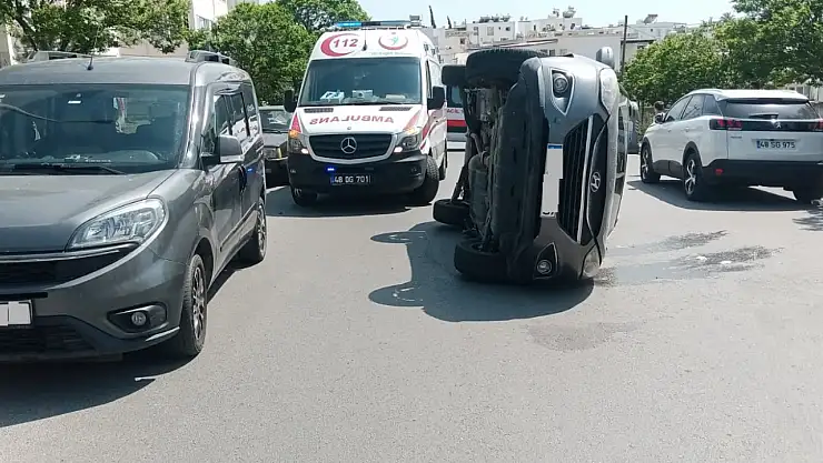 Düşük Hızda Kaza, Büyük Korku: Araç Yan Devrildi