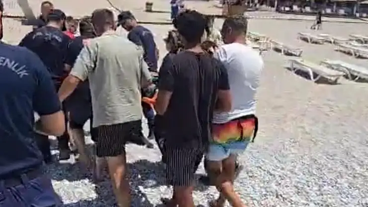 Eğitim alan kadın pilot denize düştü
