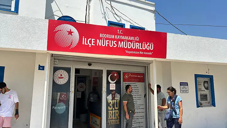 Ehliyetlerini yenilemek isteyen vatandaşlar Bodrum nüfus müdürlüğü'ne akın etti!