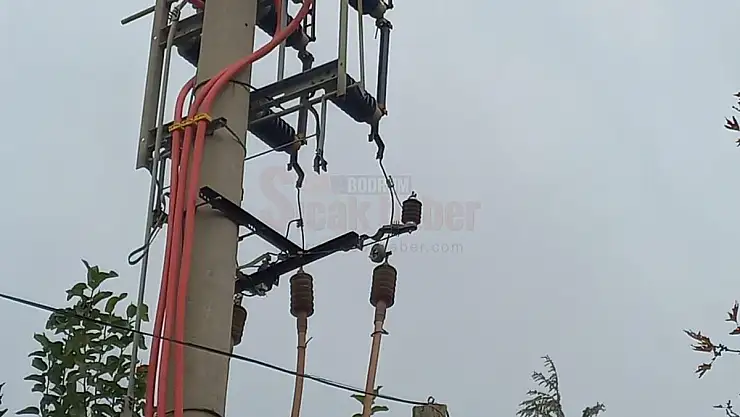 Elektrik Direğindeki Patlama Sonucunda Yangın Çıktı