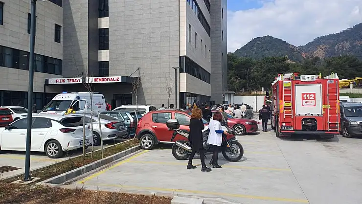 Elektrik Kabloları Tutuştu, Hastane Tahliye Edildi