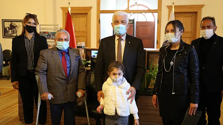 Engelli ve Aileleri Birliği Derneği yönetimi Başkan Gürün'ü ziyaret etti