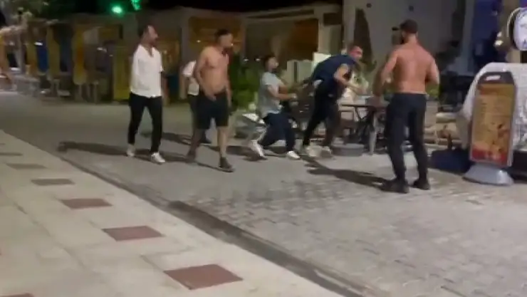 Esnafı silahlı vuran şahsı, vatandaşlar yakalayıp darbetti