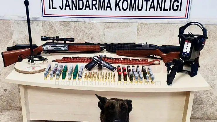 Evinde Ruhsatsız Silahlarla Yakalandı