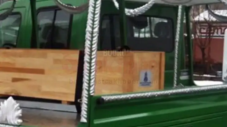 Evinin Önünde Asılı Halde Bulundu