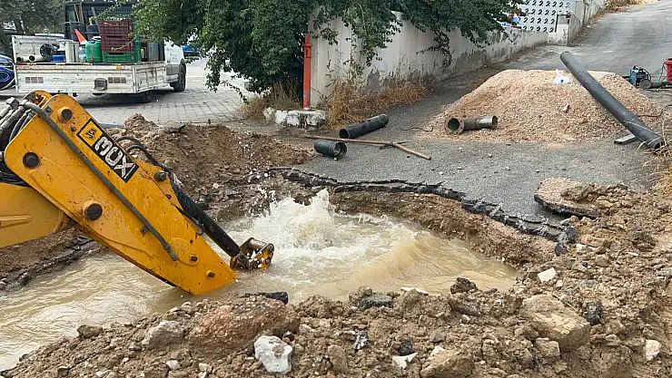 Evler susuz sokaklar sel altında !