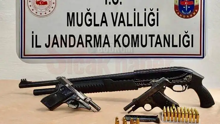 Evlerinde Ruhsatsız Silahlarla Yakalandılar