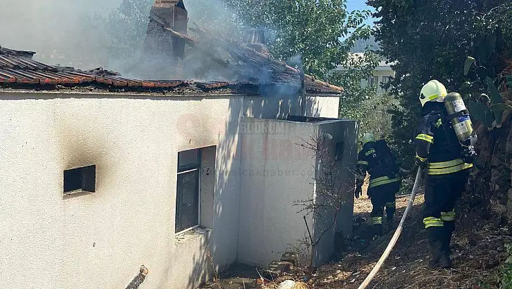 Farilya'da Çıkan Yangında Ev Kullanılamaz Hale Geldi