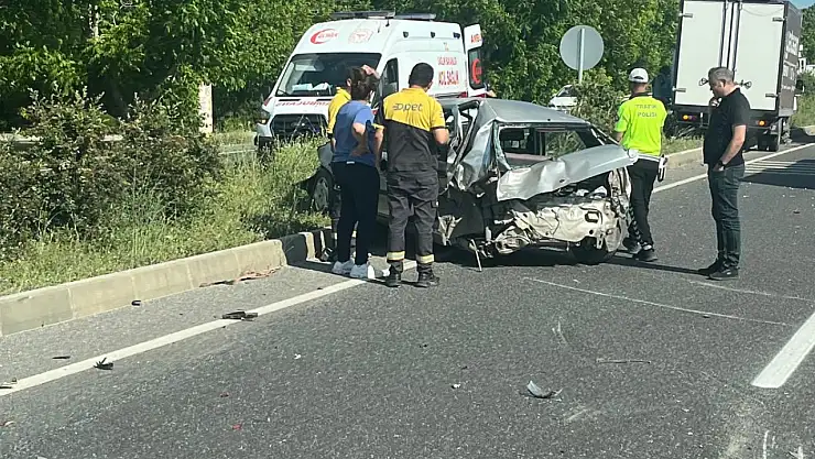 Feci Kaza İki Araç Çarpıştı : 2 Yaralı