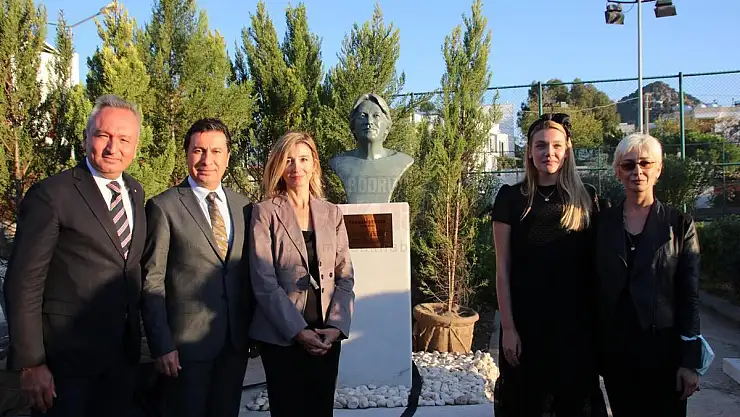 FERHAN ŞENSOY BODRUM'DA YAŞADIĞI SOKAKTA YAŞATILIYOR