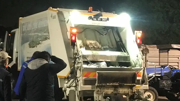 Fethiye'de çöp kamyonunun arkasında patlayan madde işçinin yüzünü yaktı
