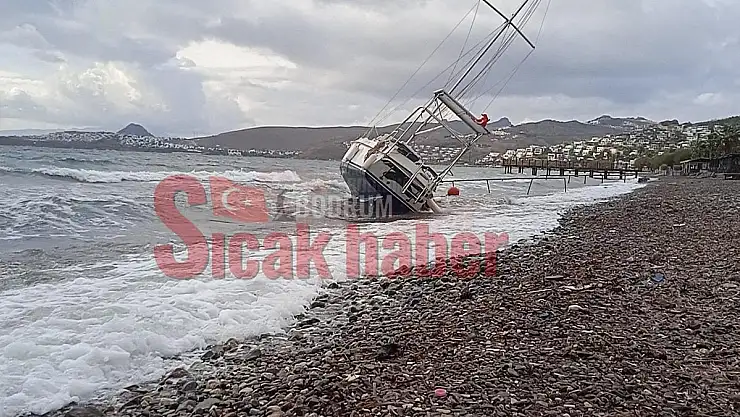 Fırtınada Bir Tekne Karaya Vurdu