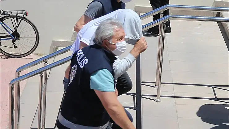 Fuhuş operasyonunda gözaltına alınan 18 şüpheli adliyeye sevk edildi