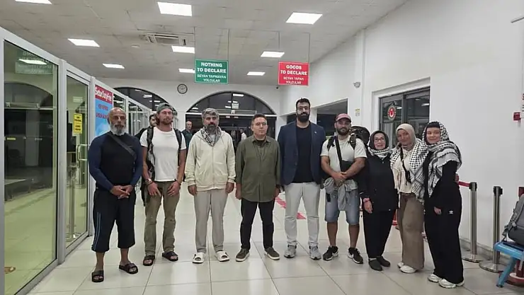 Gazze'ye yardım yolunda fırtınaya yakalanan 7 gönüllü kurtarıldı !