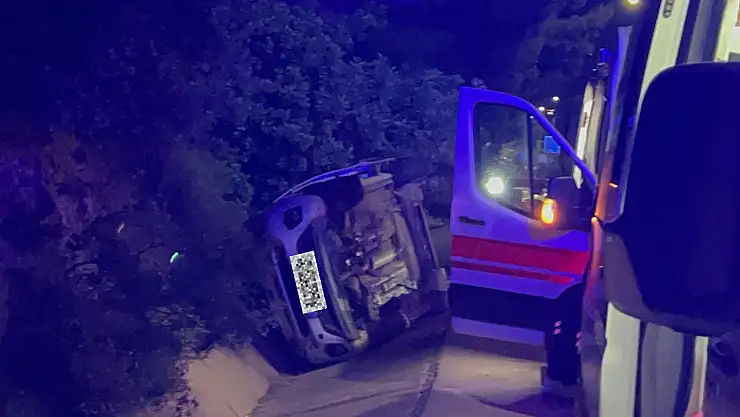 Gece dehşet anları araç şarampole devrildi