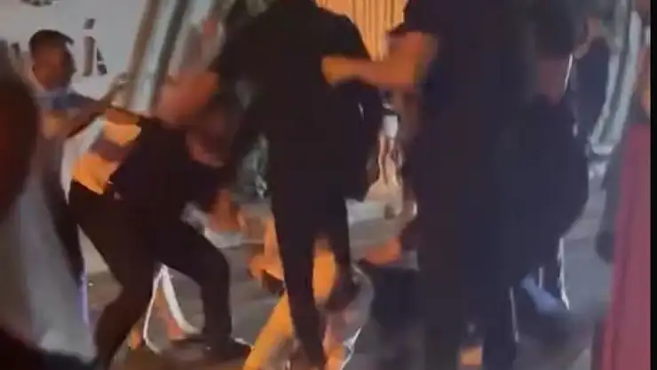 Gece eğlencesinin sonu kavgayla bitti !