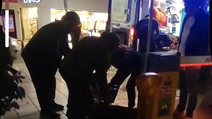 Genç fenalaşarak yere yığıldı