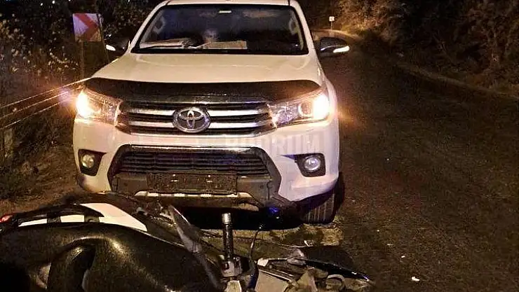 Gidon Hakimiyetini Kaybeden Sürücü Araca Çarpıp Yaralandı