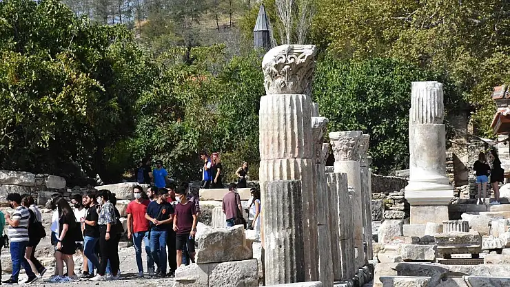'Gladyatörler kenti'nin toprak altındaki eserleri turizme kazandırılıyor