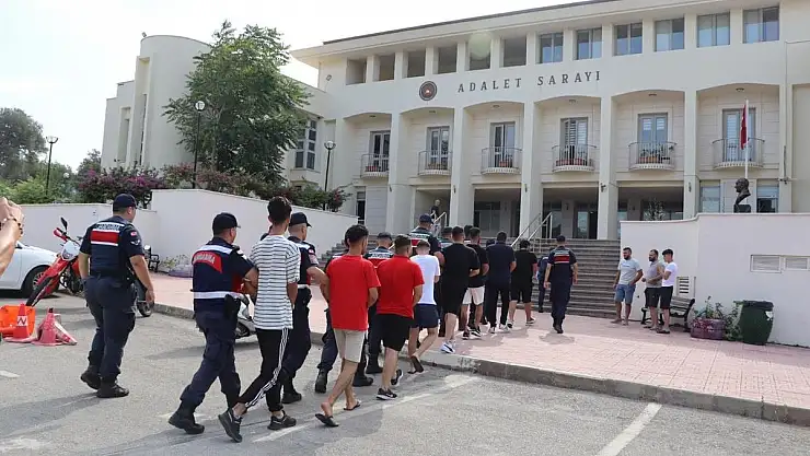 Göçmen Kaçakçılığı Operasyonunda 8 Gözaltı