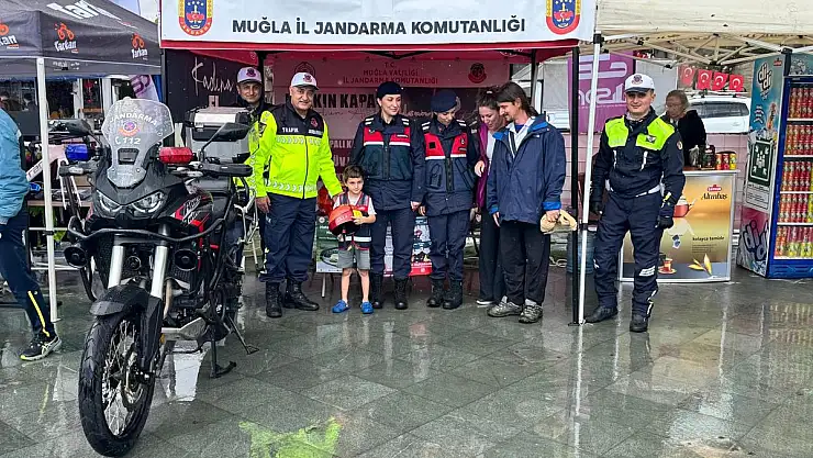 Granfondo Bisiklet Fuarı'nda Jandarmadan Bilgilendirme Standı