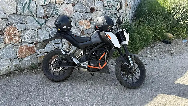 Gümbet'te Motosiklet Kazası: İki Genç Kız Yaralandı