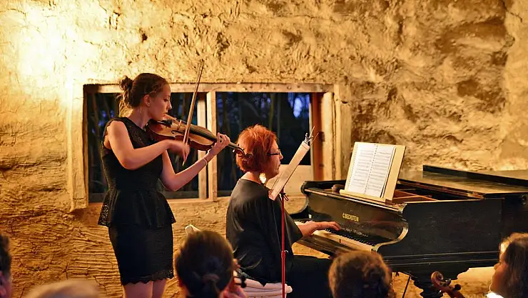 Gümüşlük'te Festival Kristóf Baráti ve Tuna Bilgin Konseriyle Başlıyor