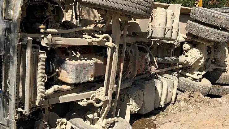 Hafriyat Kamyonu Devrildi, Kazada 1 Kişi Öldü
